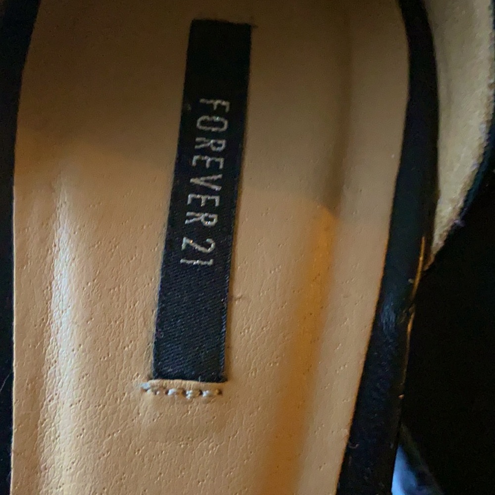 Heels - Picture 3 of 4